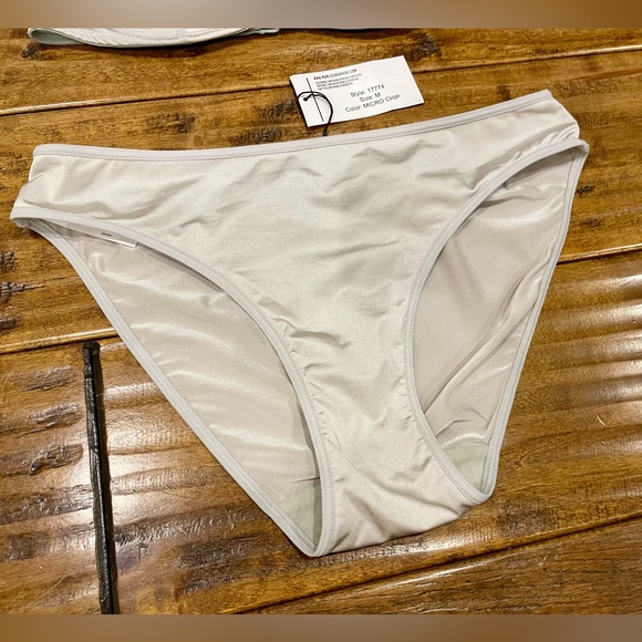 Marlies Dekkers bra 34B (75B) silver bra and panty set discounted - Picture 8 of 12